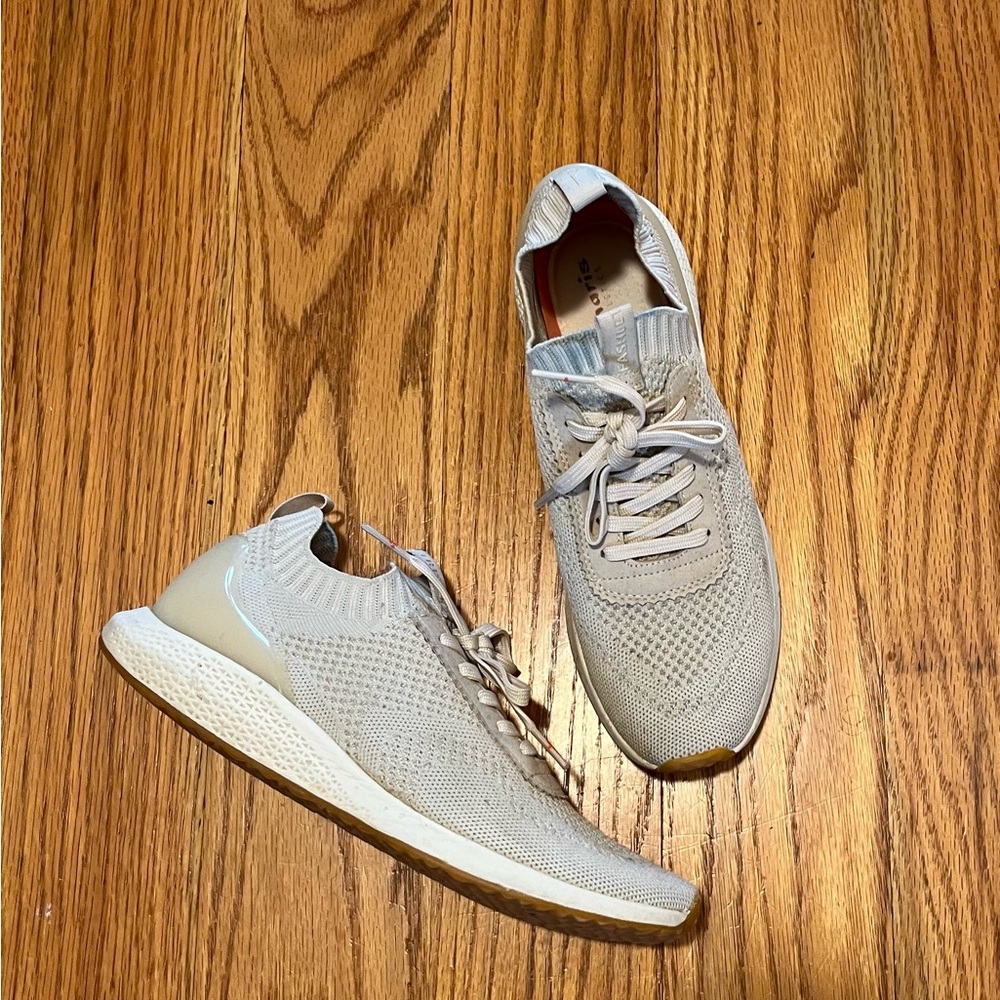 Tamaris Comfortable slip on tennis shoes, cream color, like new. 8.5